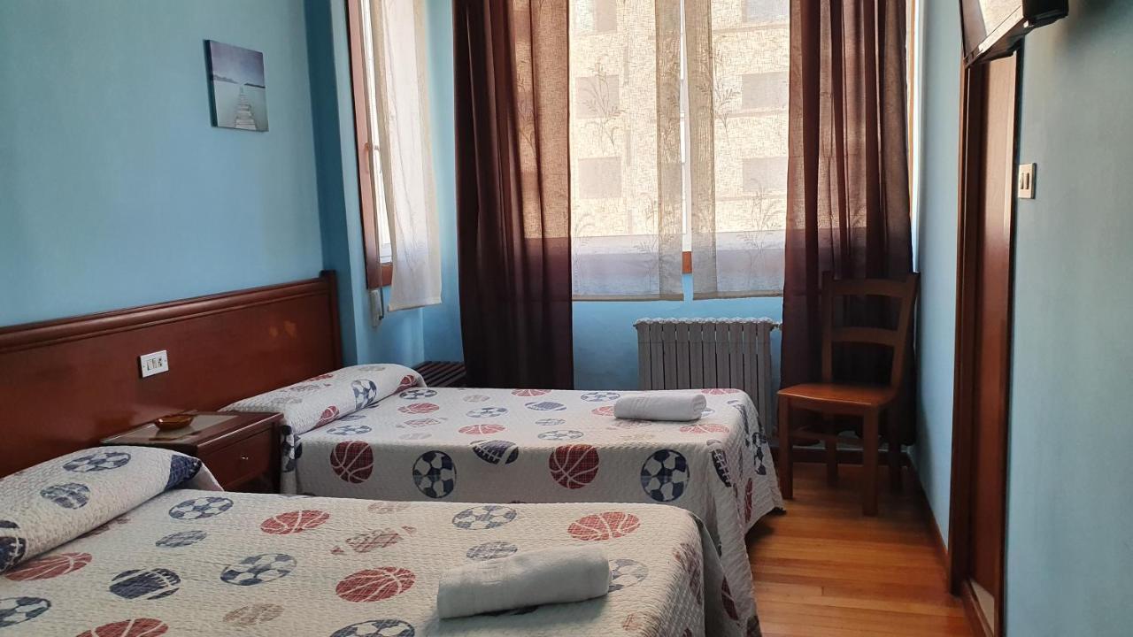 Pension Residencia Buenos Aires Vigo Exterior photo