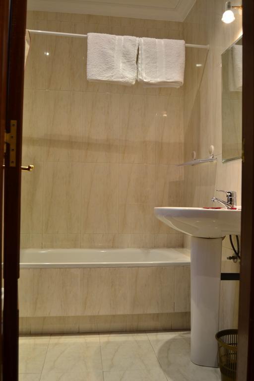 Pension Residencia Buenos Aires Vigo Exterior photo