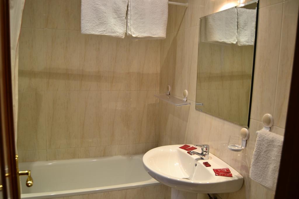 Pension Residencia Buenos Aires Vigo Exterior photo
