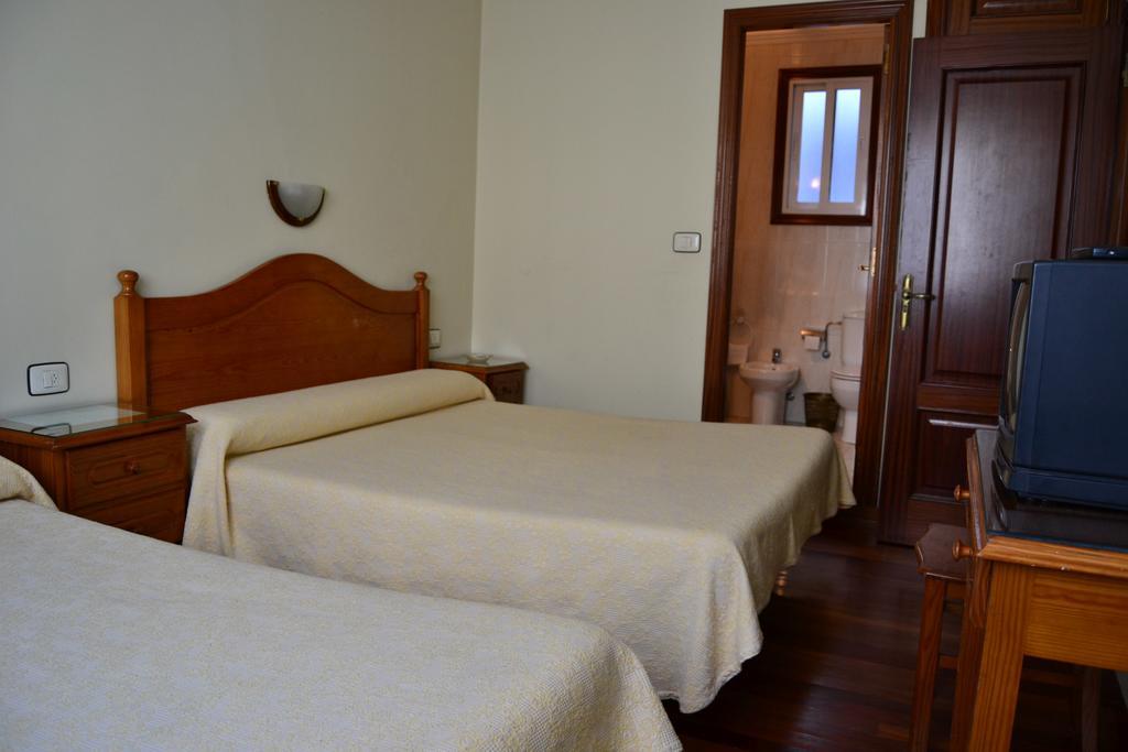 Pension Residencia Buenos Aires Vigo Exterior photo
