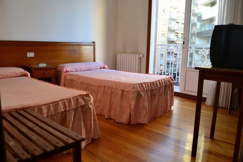 Pension Residencia Buenos Aires Vigo Exterior photo