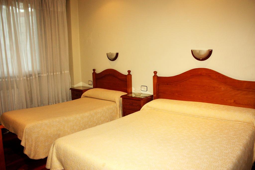 Pension Residencia Buenos Aires Vigo Exterior photo