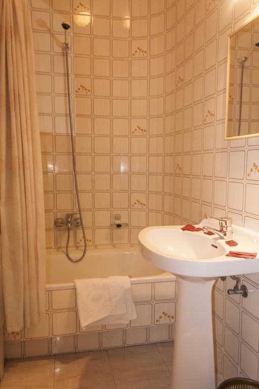 Pension Residencia Buenos Aires Vigo Exterior photo