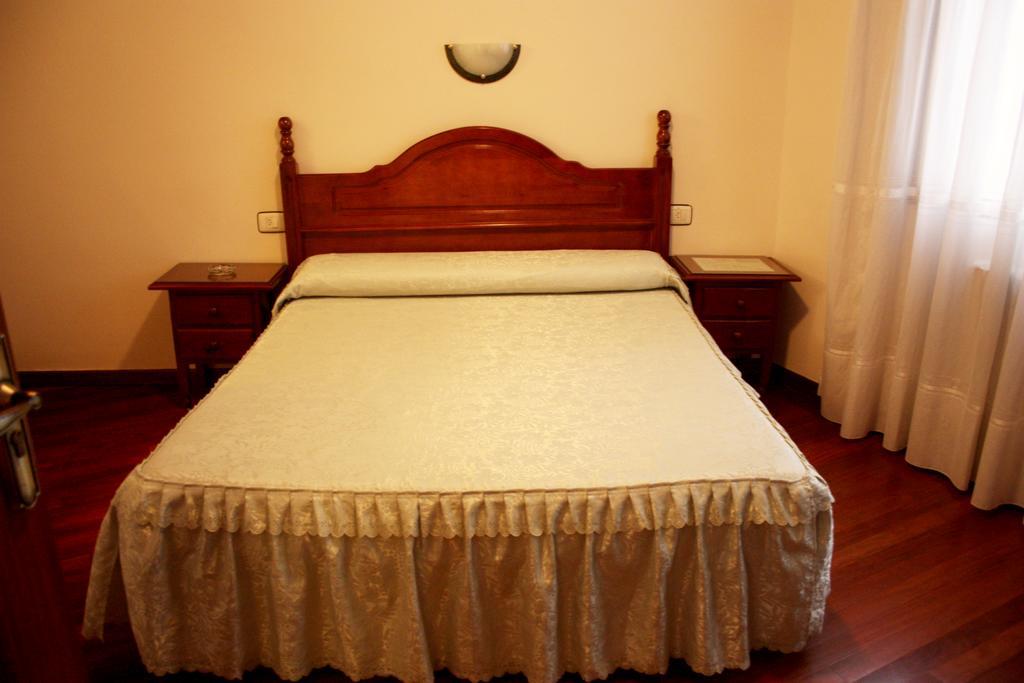 Pension Residencia Buenos Aires Vigo Exterior photo