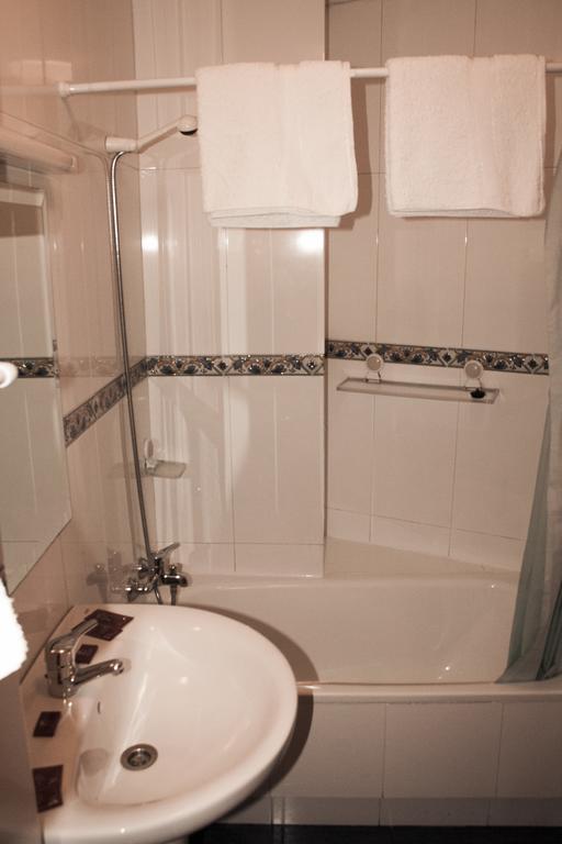 Pension Residencia Buenos Aires Vigo Exterior photo