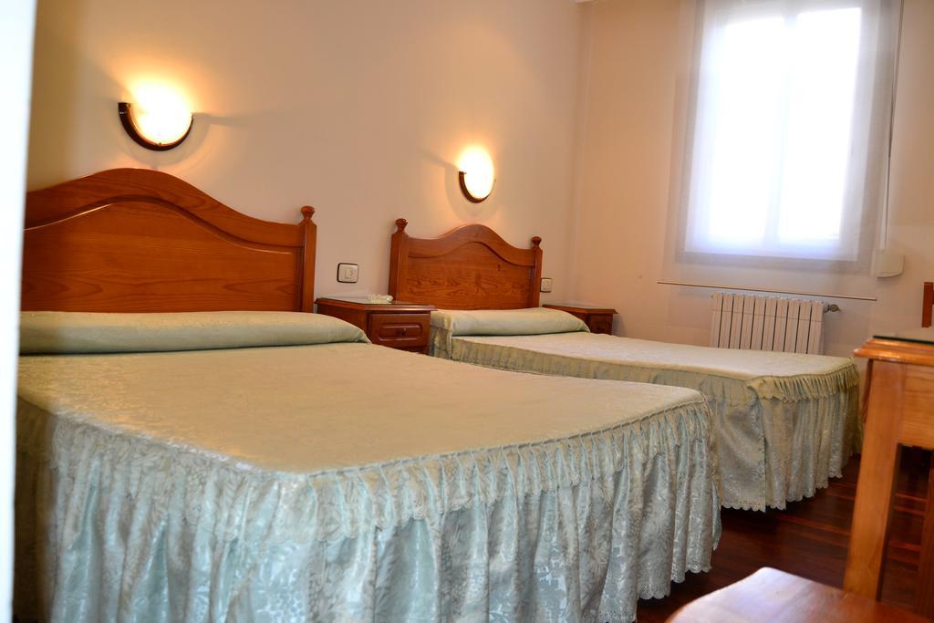 Pension Residencia Buenos Aires Vigo Exterior photo
