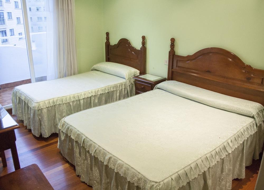 Pension Residencia Buenos Aires Vigo Exterior photo